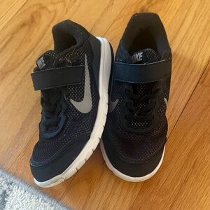 Nike Kids Black and White Sneakers- size 1Y